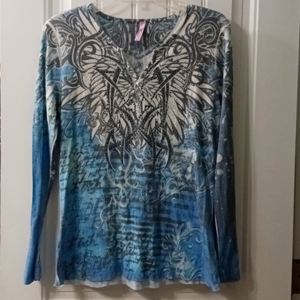 💙🖤  MOVING SALE!!!                     Long Sleeve Tribal Sublimation Tee